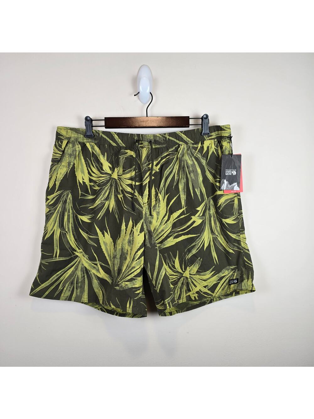 Mountain Hardwear Stryder Swim Shorts Size XXL 7" Inseam Dark Pine Yucca Print